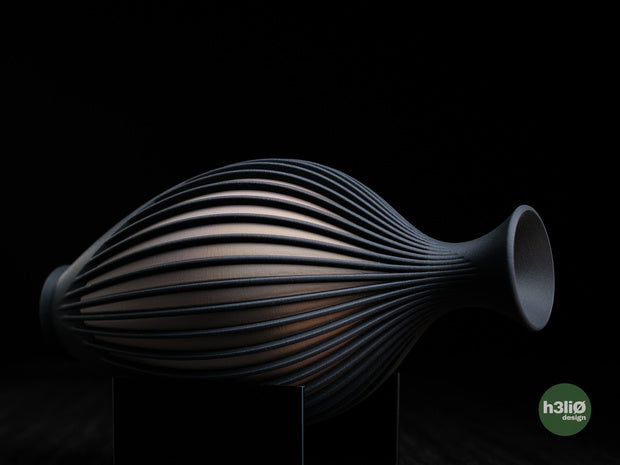 Wisp — Vase décoratif nervuré — photographie du créateur — designed by h3li0