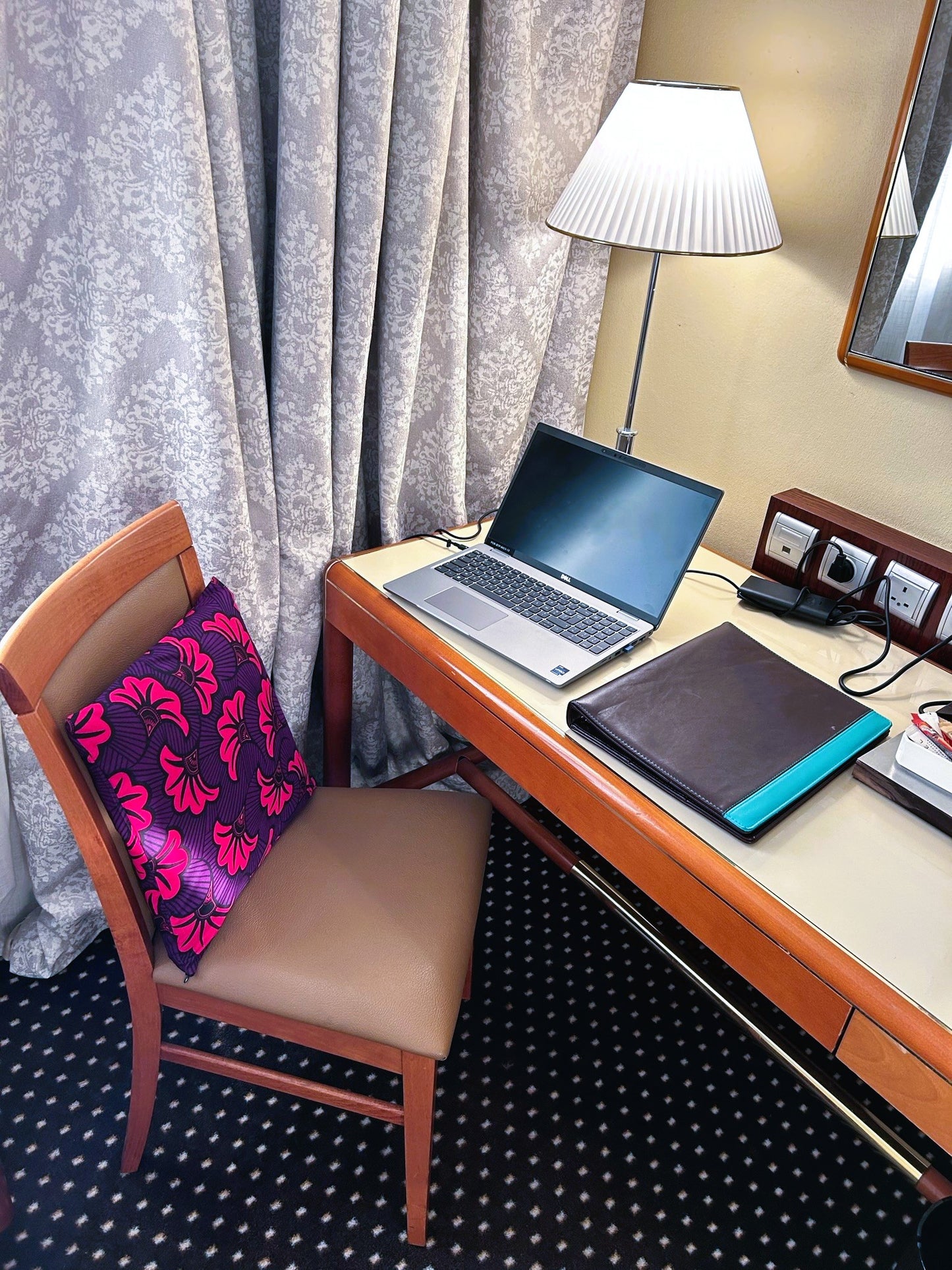 Housse de coussin wax n°142 - Fleur de mariage Rose-Violet