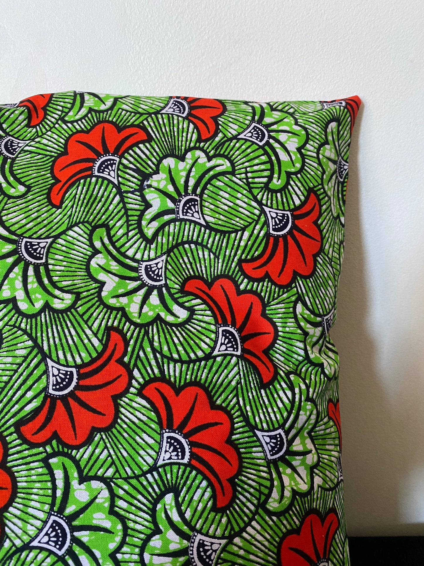 Housse de coussin wax n°132 - Motif Fleur Mini Vert Orange