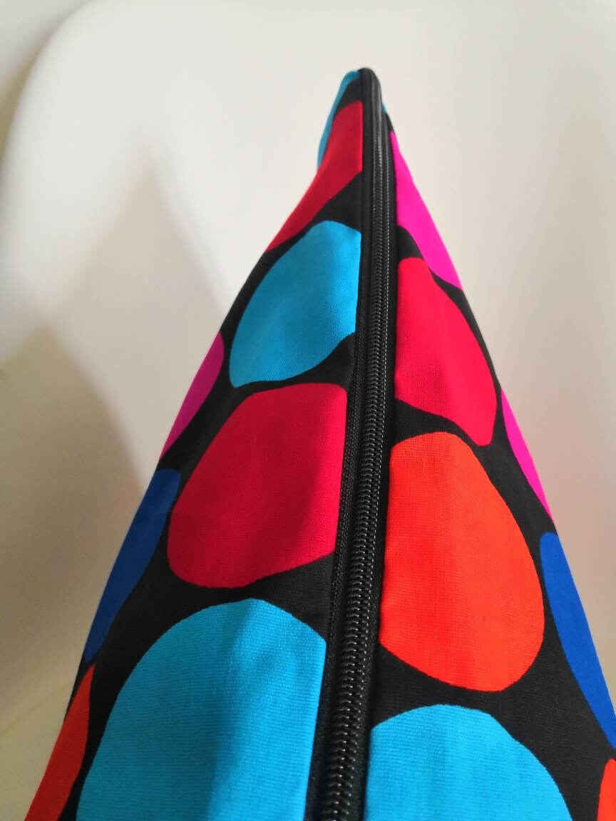 Housse de coussin wax n°99 - Cercles multicolores sur noir