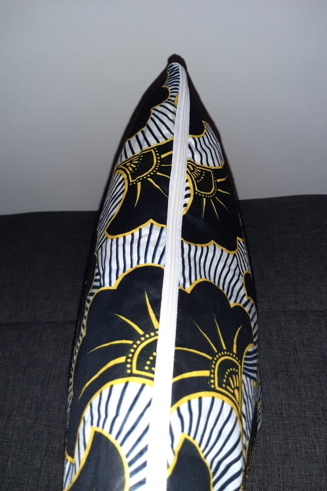 Housse de coussin wax n°33 - Fleur de mariage Blanc/noir or