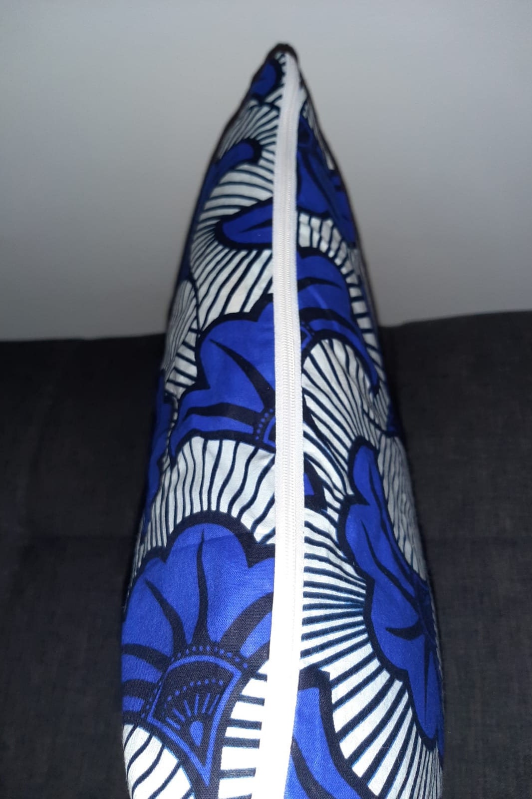 Housse de coussin wax n°117 - Fleur de mariage Bleu nuit