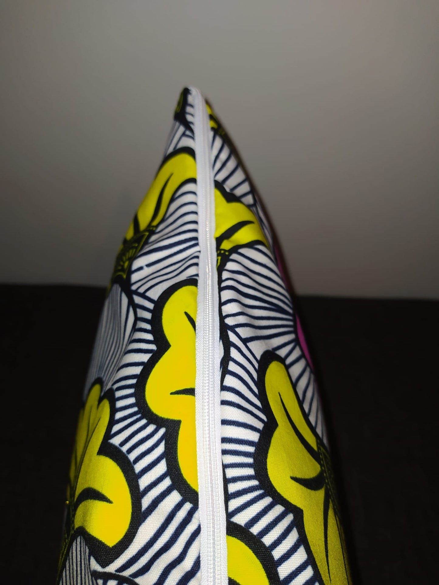 Housse de coussin wax n°89 - Fleur de mariage Rose/Jaune