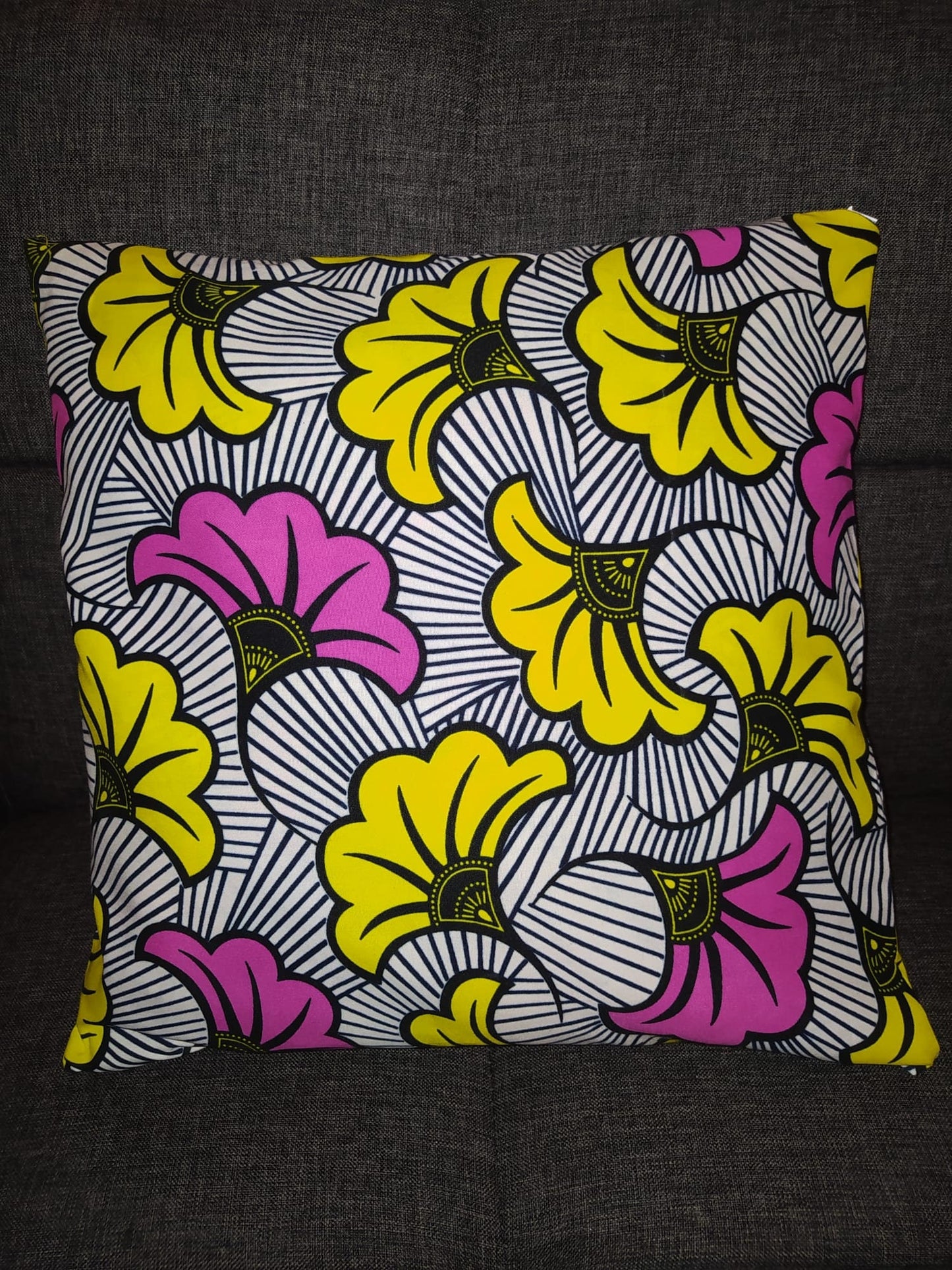 Housse de coussin wax n°89 - Fleur de mariage Rose/Jaune
