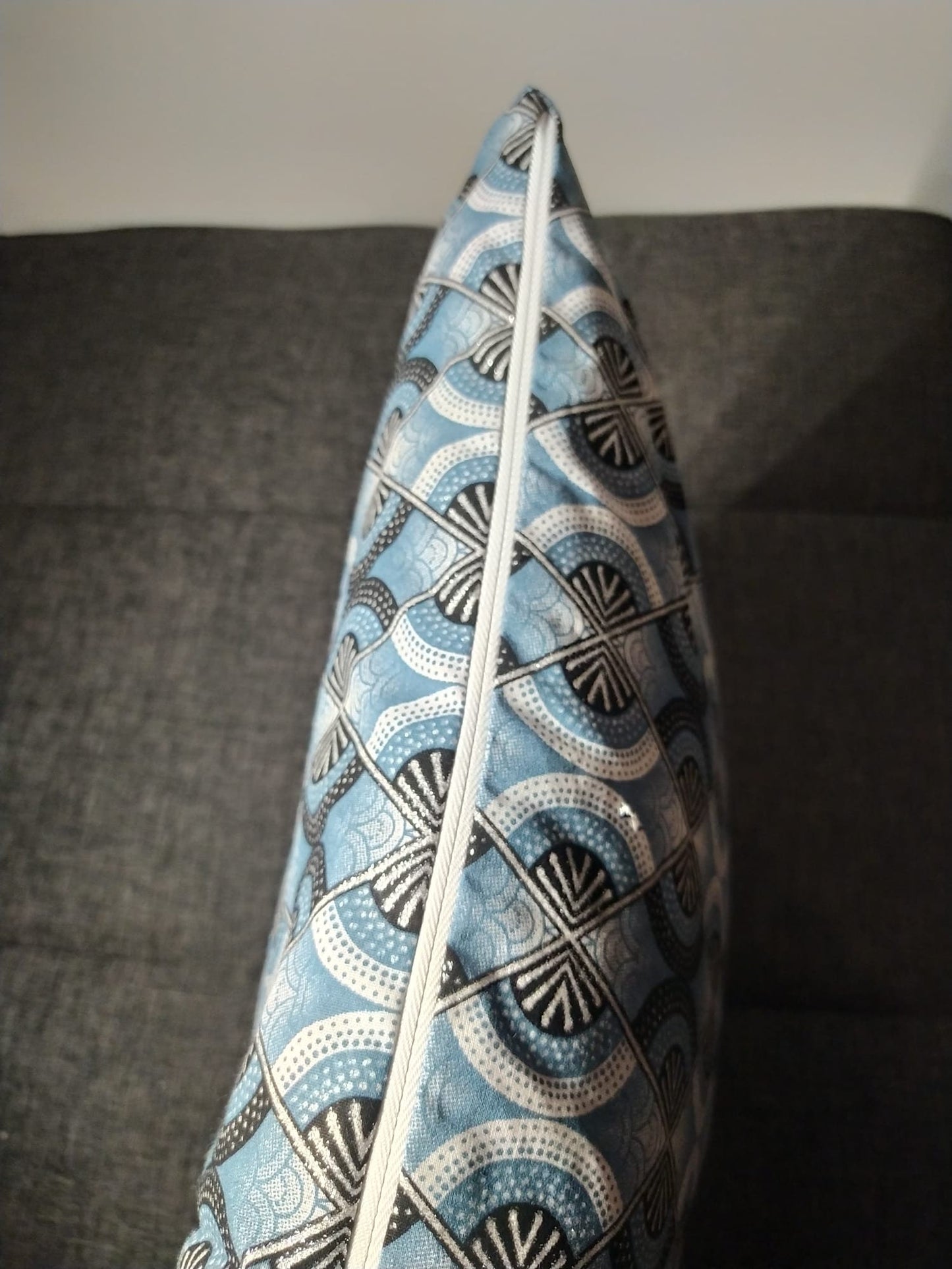 Housse de coussin n°72 - Wax satiné Losange Gris argenté