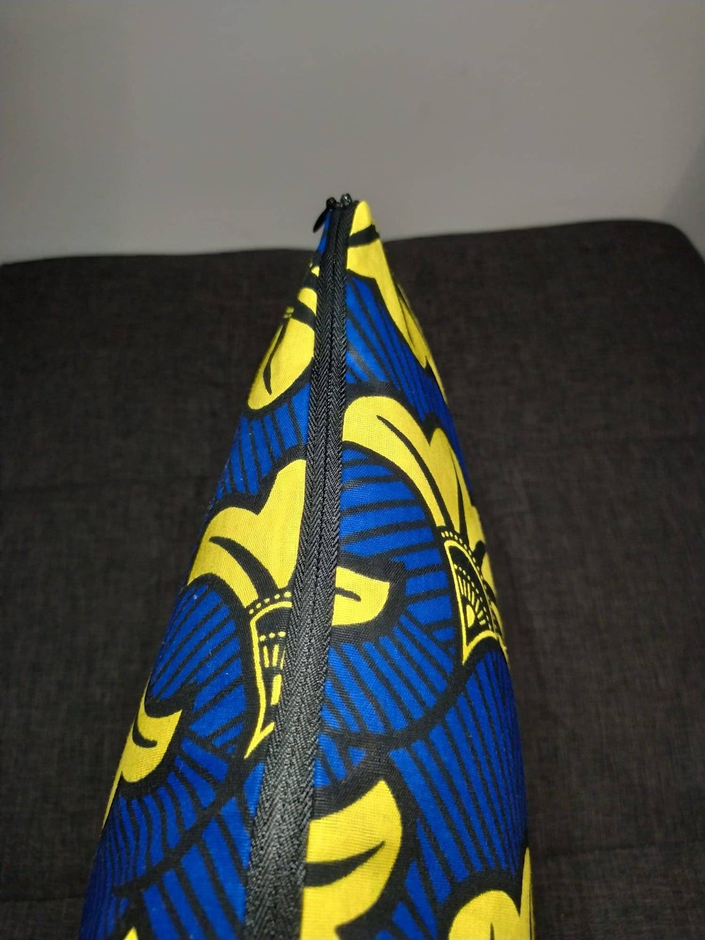 Housse de coussin wax n°31 - Fleur Jaune sur Bleu