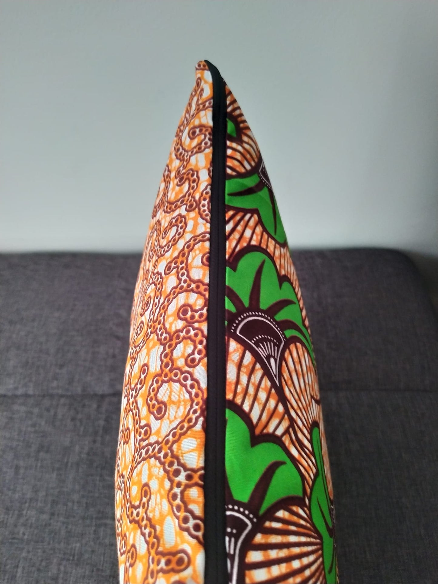 Housse de coussin wax n°15-2 - Fleur de mariage Vert sur Orange - modèle 2