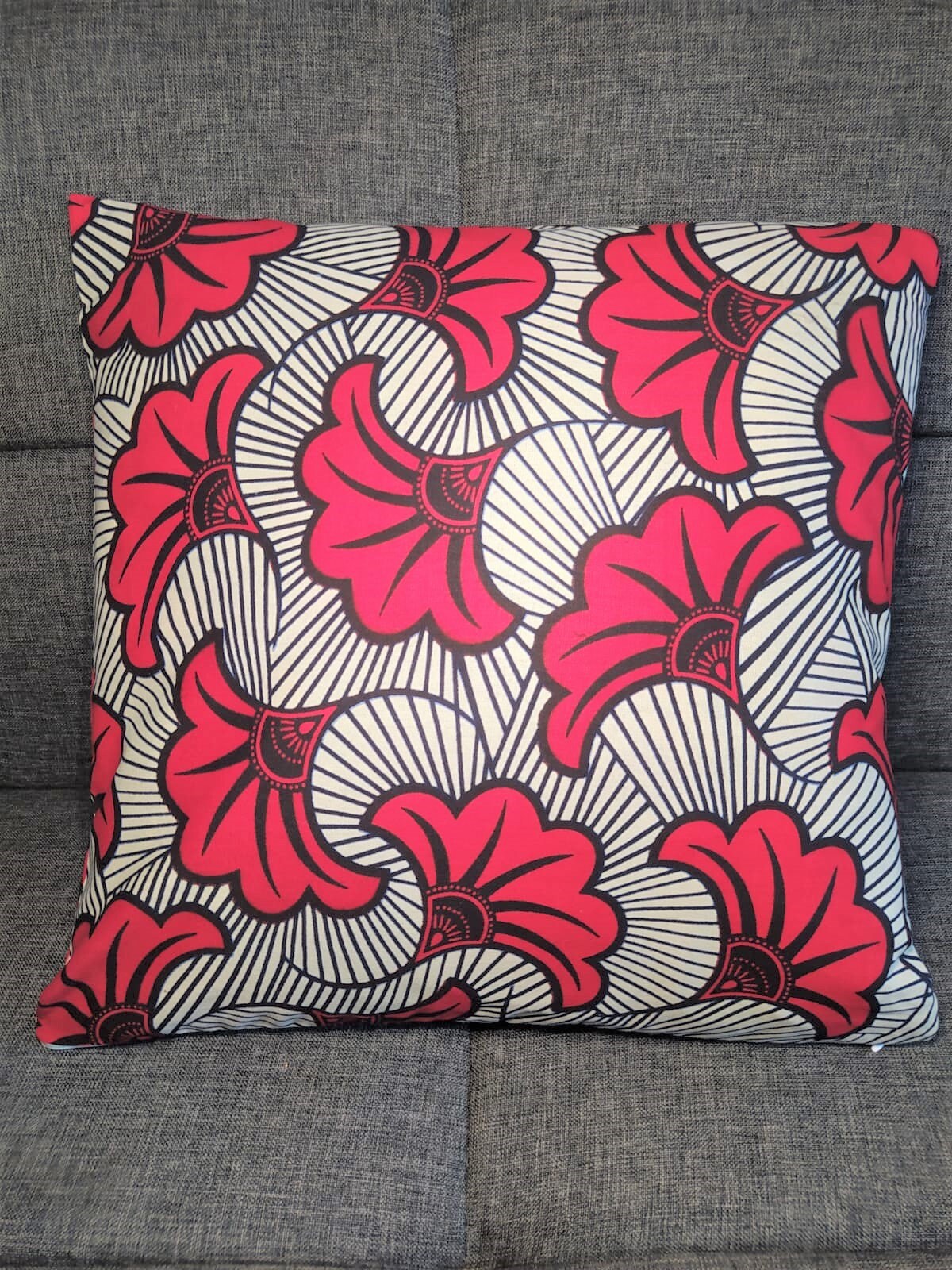 Housse de coussin wax n°19 - Fleur de mariage fleurs rouge cerise