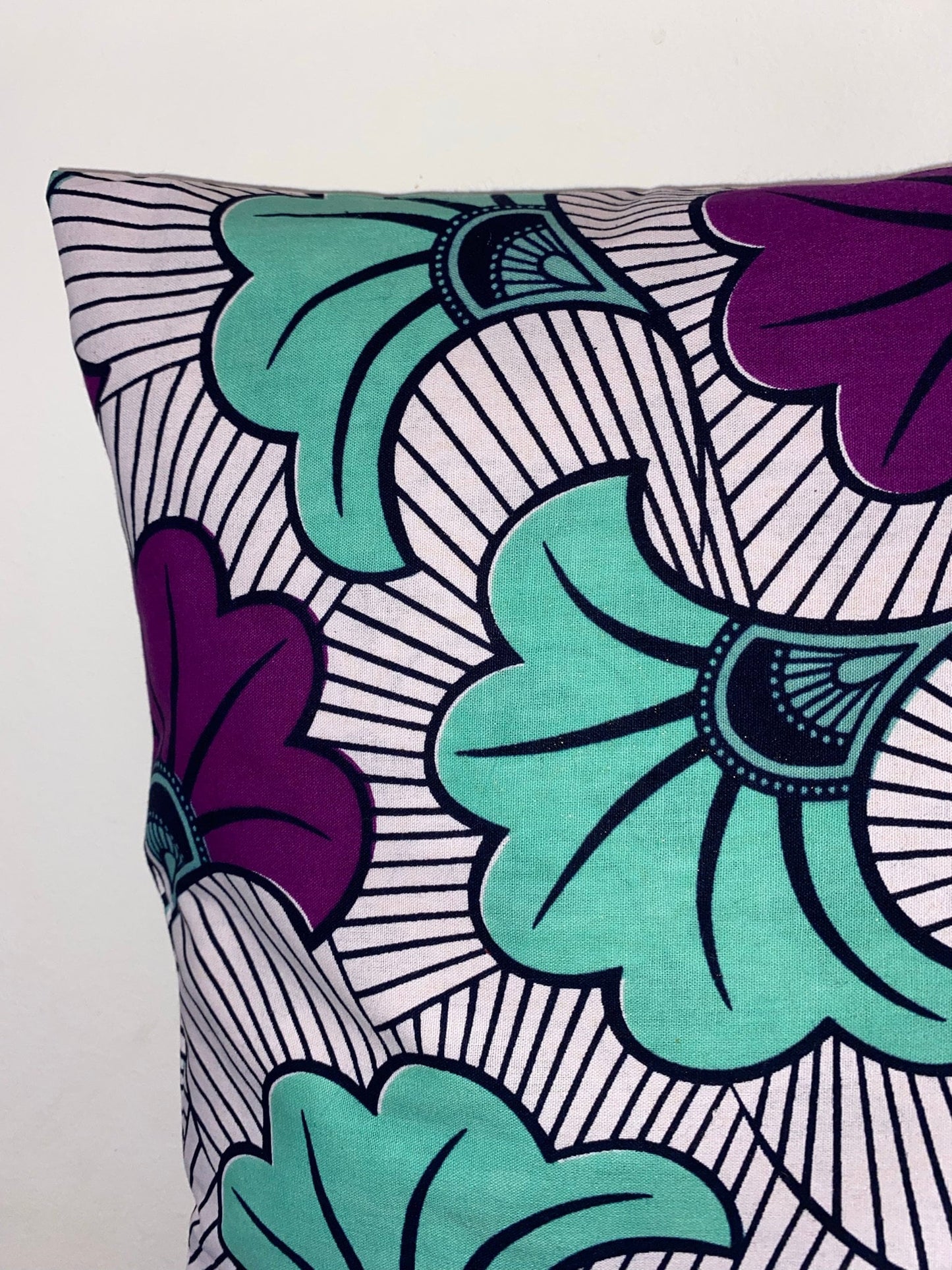 Housse de coussin wax n°25 - Fleur de mariage Violet et Vert opaline