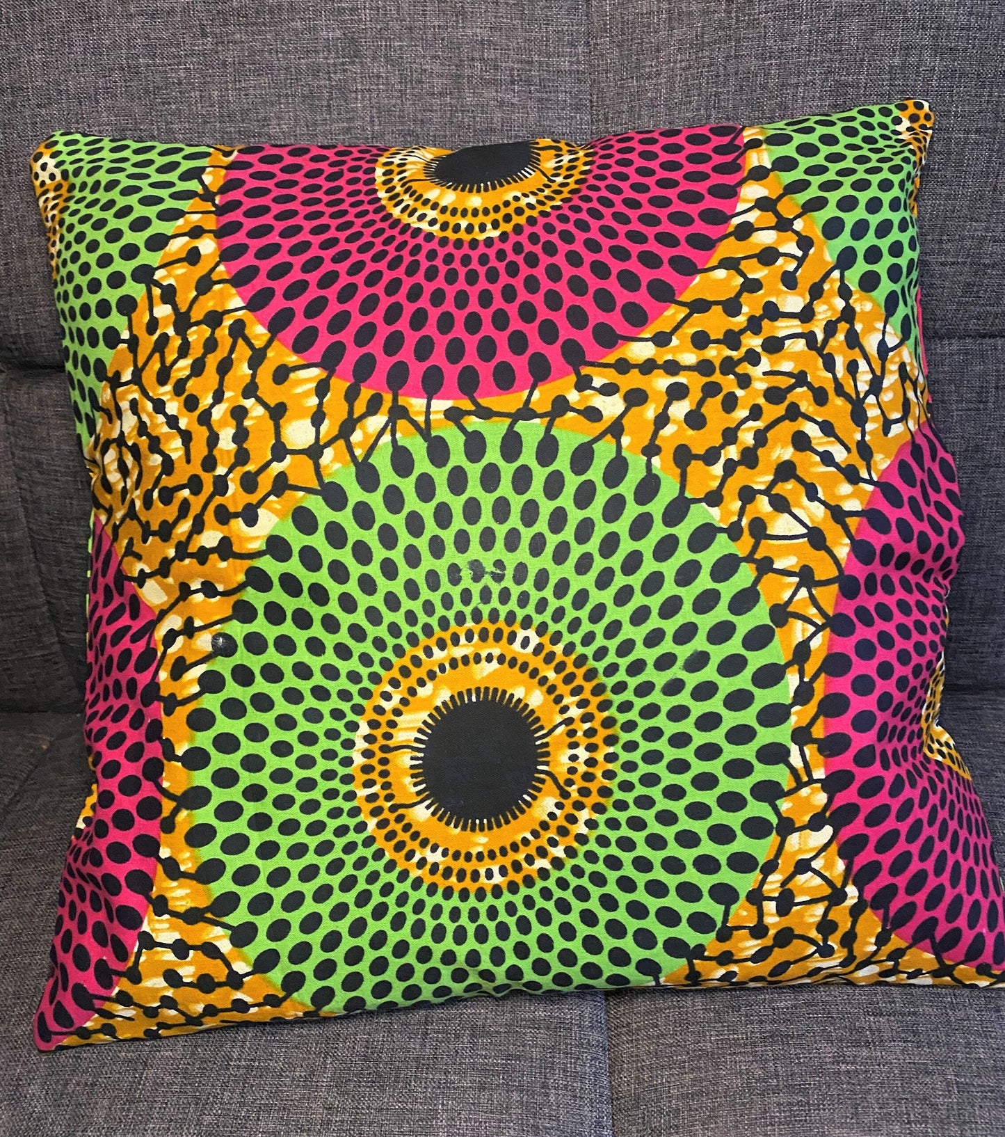 Housse de coussin wax n°38 - Cercles Vert/Rose sur Kaki