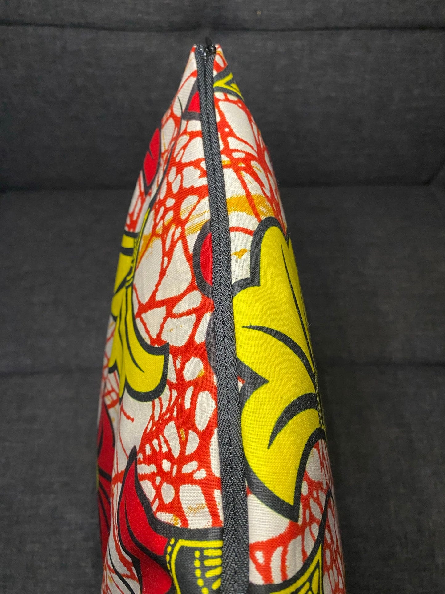 Housse de coussin wax n°41-2 - Fleur de mariage Rouge/Jaune sur Mixte blanc/orange