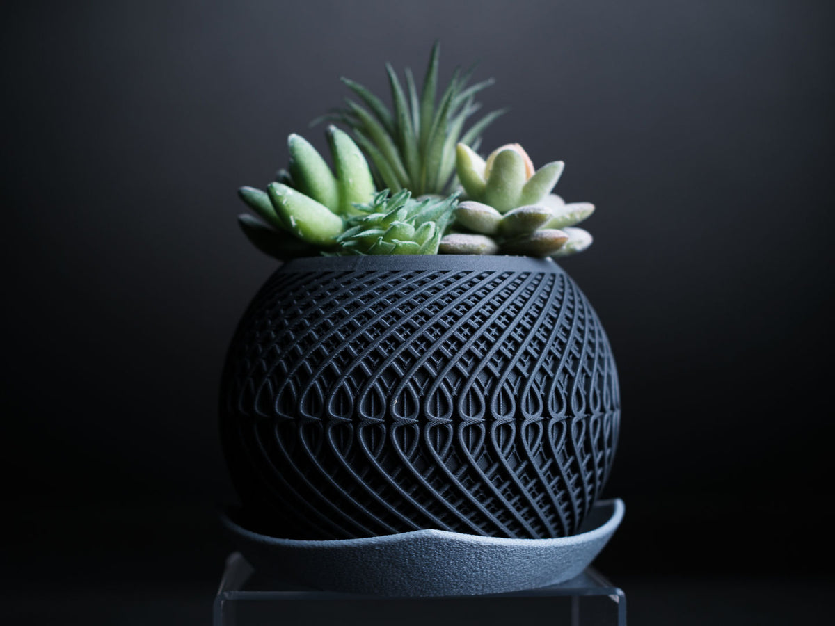 Kinetic — Pot à motifs et soucoupe — photographie du créateur — designed by h3li0