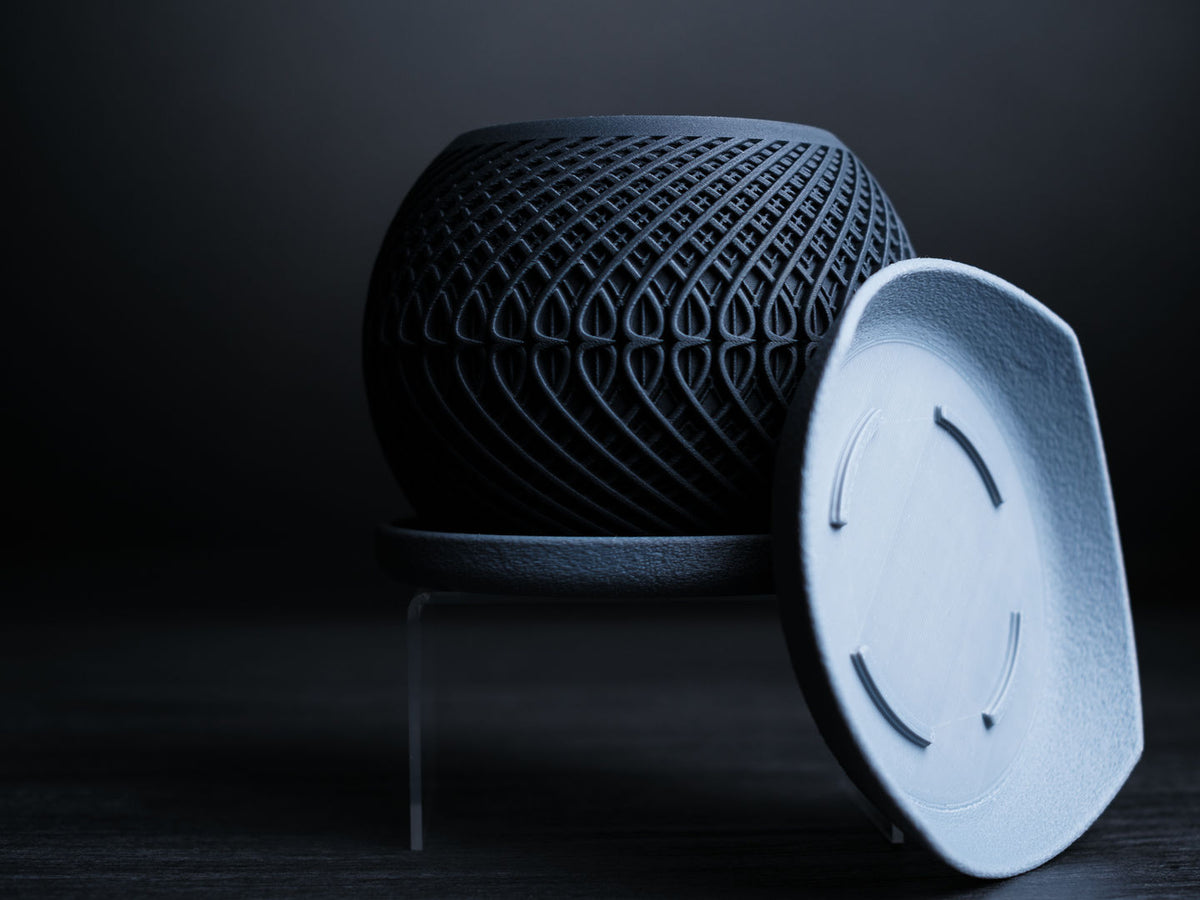 Kinetic — Pot à motifs et soucoupe — photographie du créateur — designed by h3li0
