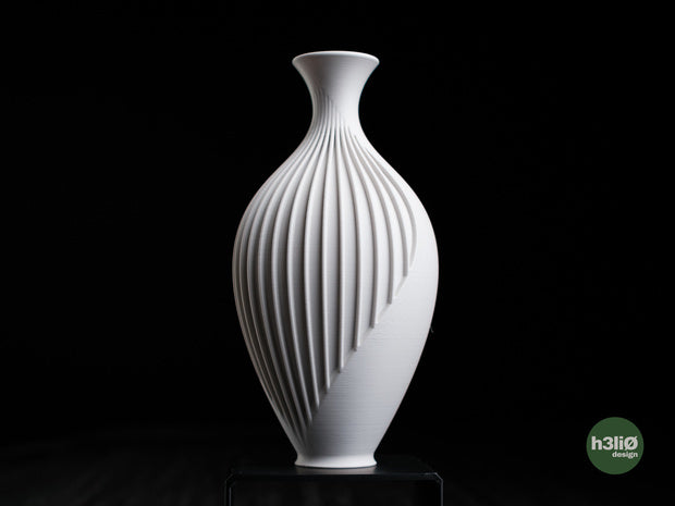 Wisp — Vase décoratif nervuré — photographie du créateur — designed by h3li0