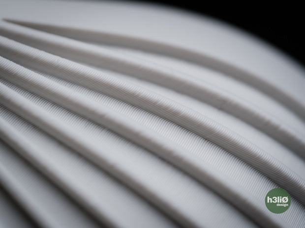 Wisp — Vase décoratif nervuré — photographie du créateur — designed by h3li0
