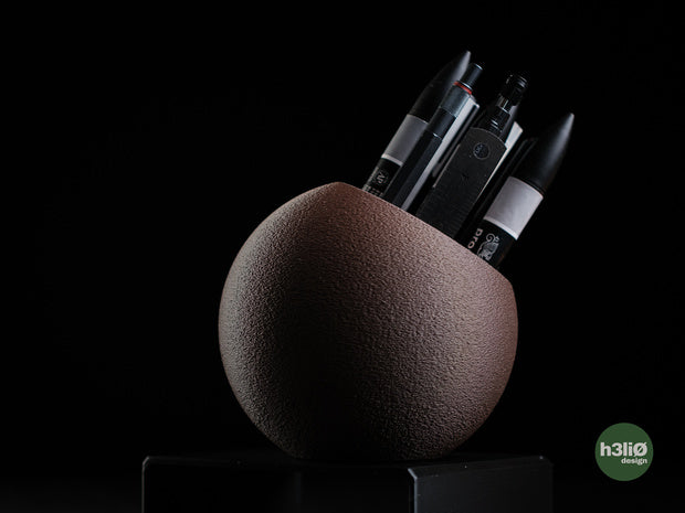 Gaia — Organiseur à stylos imprimé — photographie du créateur — designed by h3li0