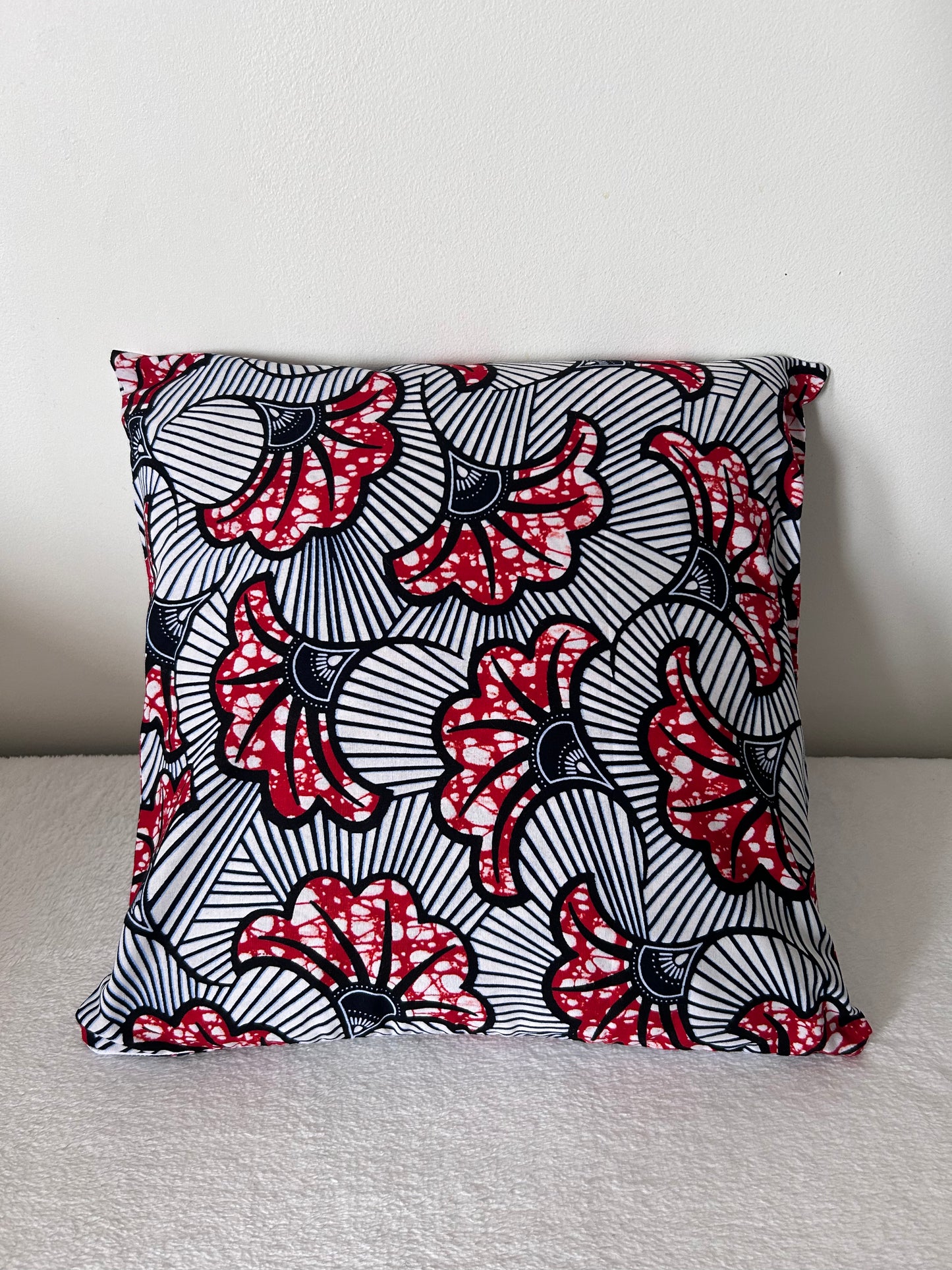 Housse de coussin n°8 - Fleur de mariage rouge blanc écaillé