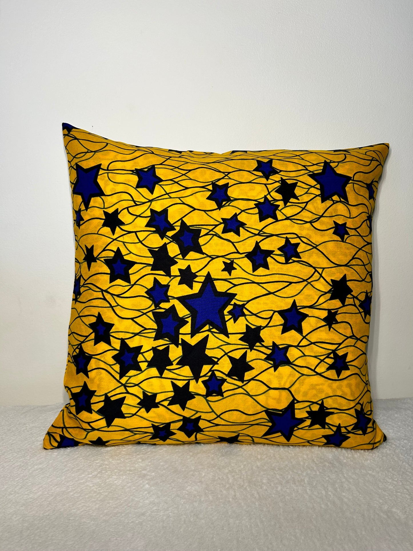 Housse de coussin n°161 - Etoiles Bleu sur Jaune