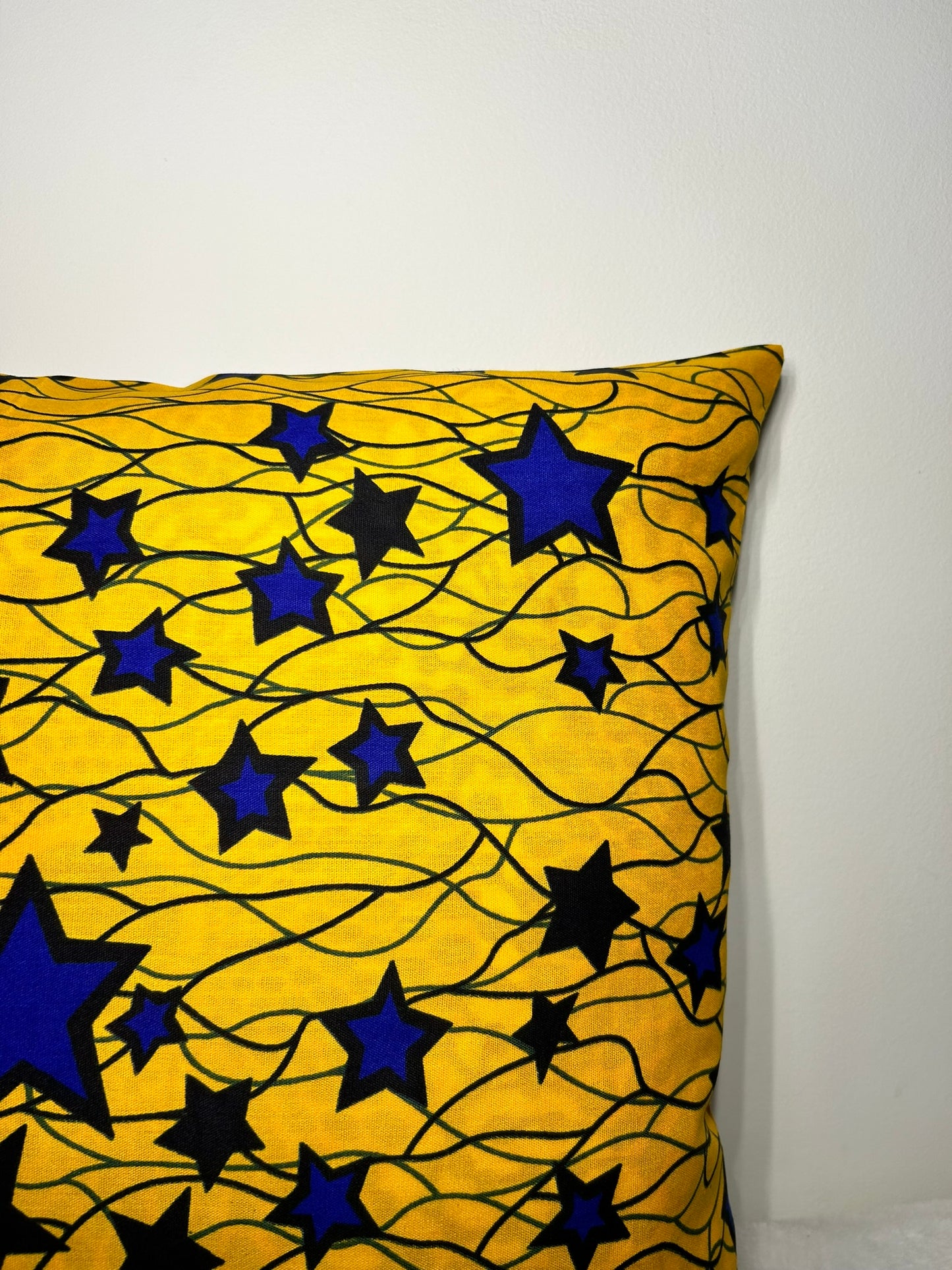 Housse de coussin n°161 - Etoiles Bleu sur Jaune