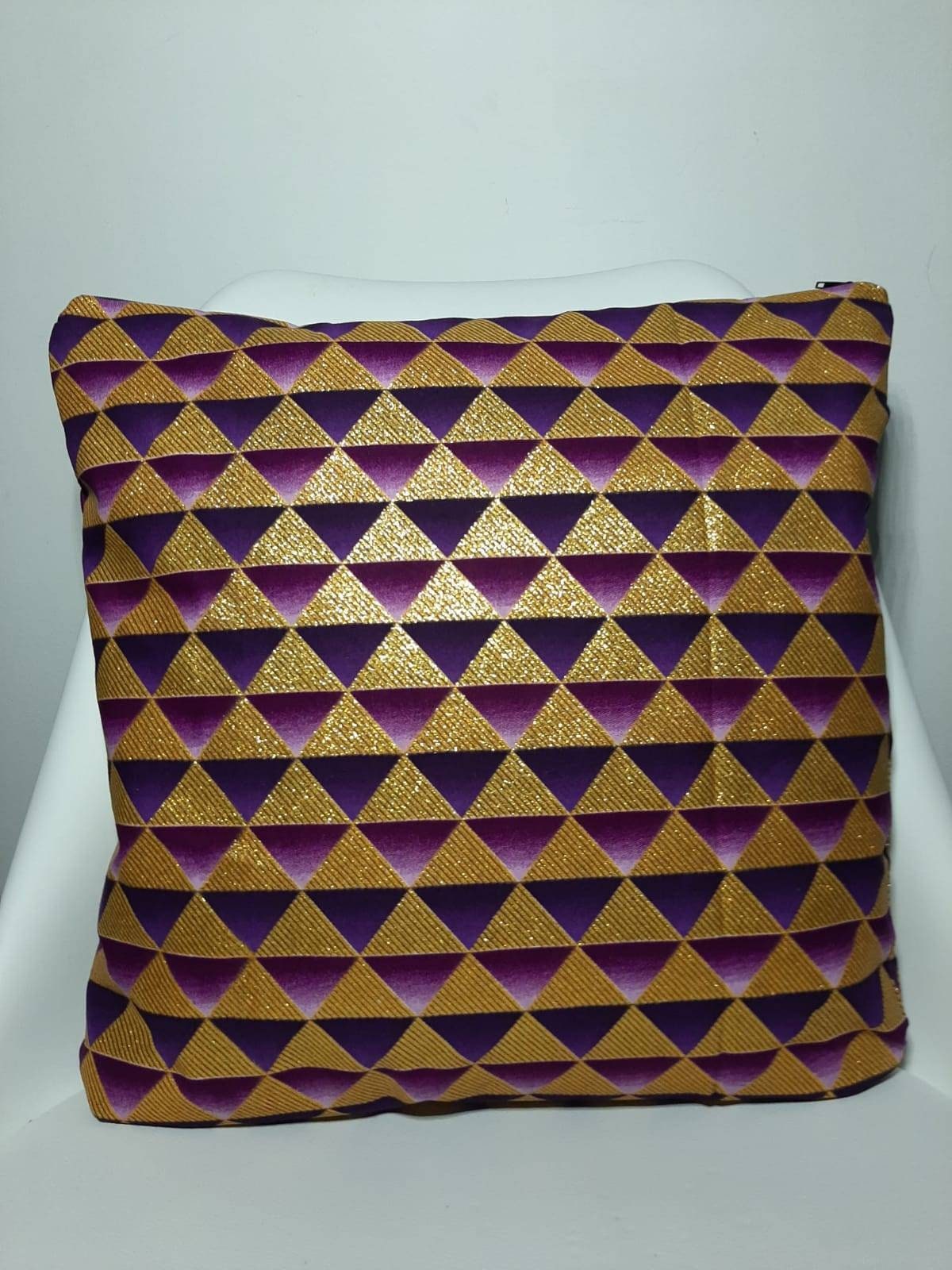 Housse de coussin n°56 - Wax Carré Violet doré