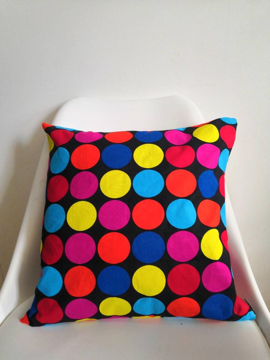 Wax cushion cover - Multicolored circles on black