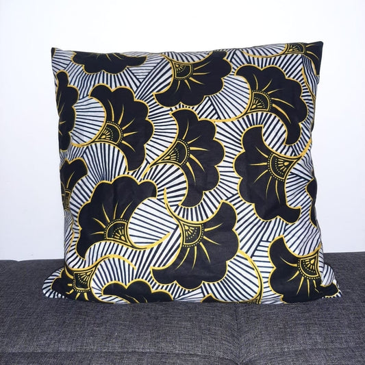 Housse de coussin wax n°33 - Fleur de mariage Blanc/noir or