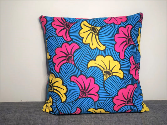 Housse de coussin wax n°22 - Fleur de mariage fleurs rose jaune sur bleu