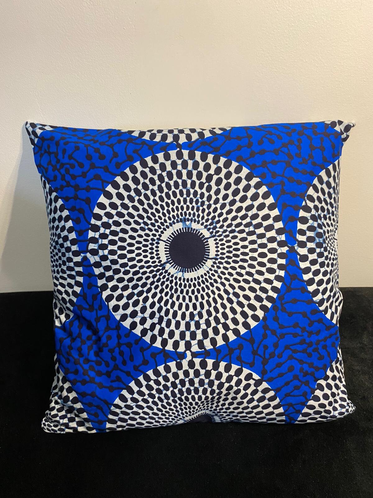 Cushion cover - Premium Quality Cotton - "Target" pattern - Blue &amp; Black/White