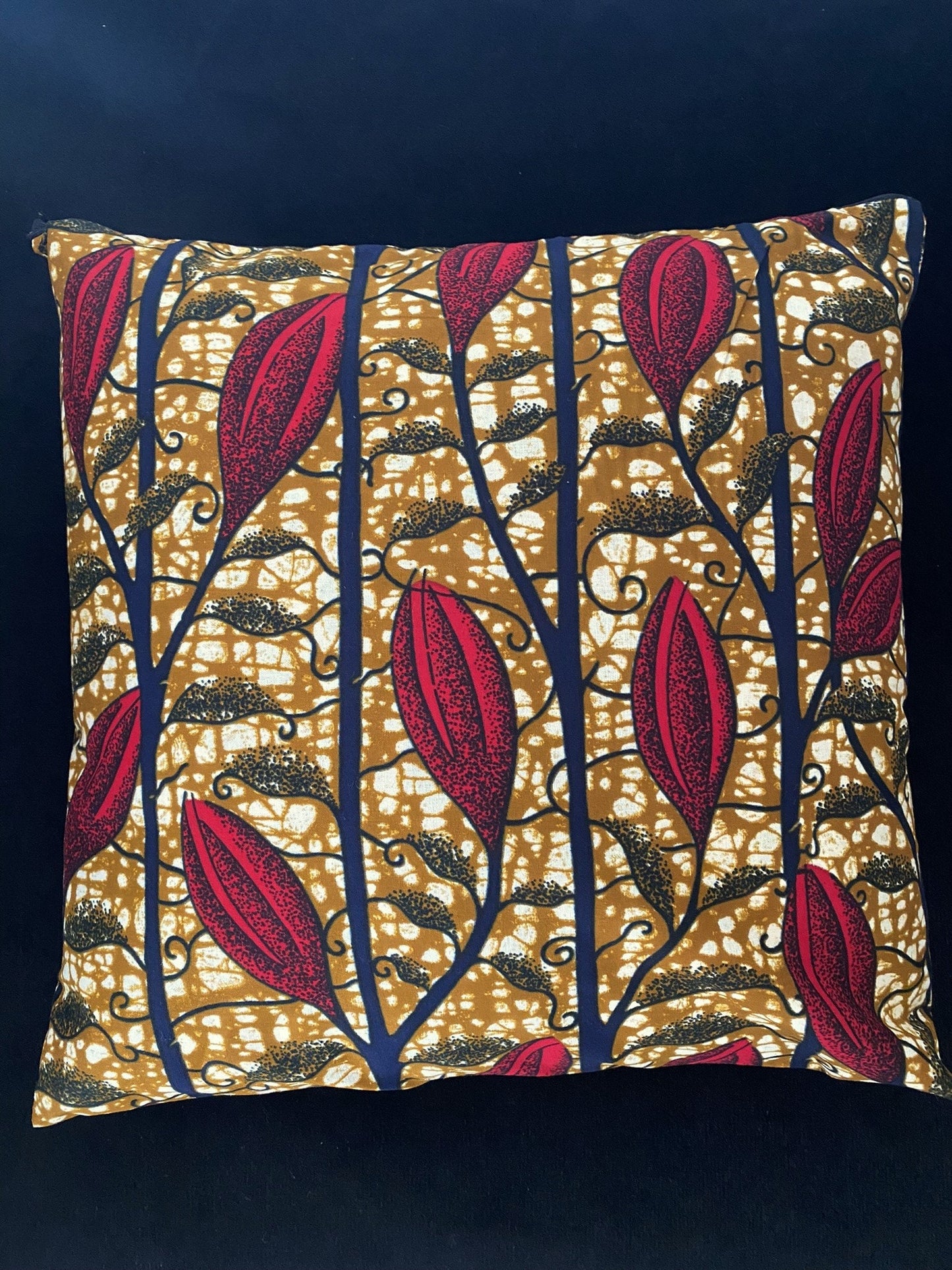 Housse de coussin wax n°124 - Floraison rouge sur Kaki